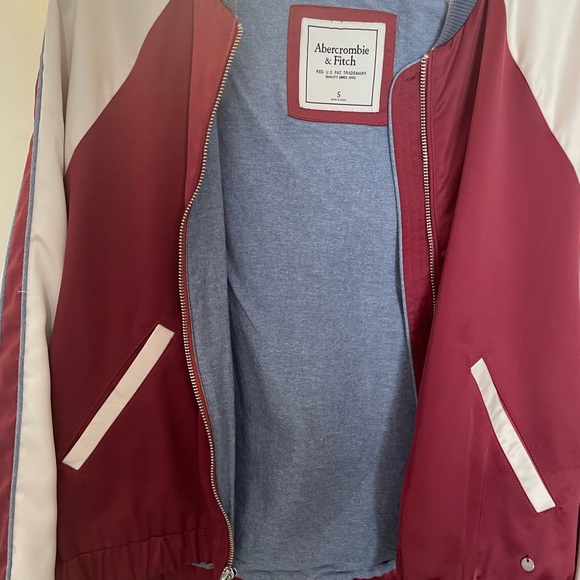 Cute varsity style women’s Abercrombie & Fitch Jacket size small. - Picture 3 of 3